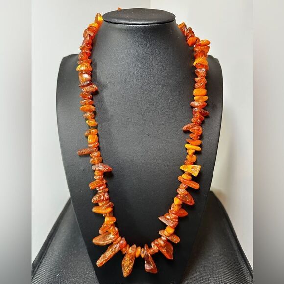 Unbelievable 25" long ALL AMBER graduated chip necklace! - Picture 12 of 12